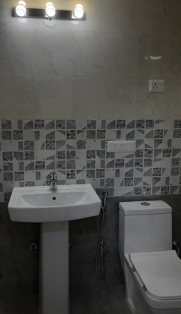 Bathroom, ska-metro-ville 3 Bedroom 1285 Sq.Ft. Apartment In Eta Ii Greater Noida Greater Noida 9536066