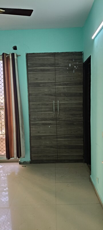 Room in 3 BHK Apartment at Sam Palm Olympia, Sector 16c Greater Noida – for Rent