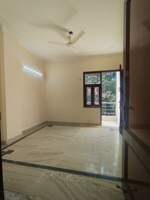 Room in 3 BHK Builder Floor at South Extension ii – for Sale