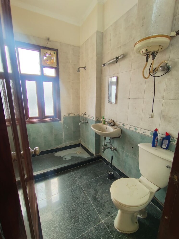 Master Bedroom, south extension ii 3 Bedroom 2340 Sq.Ft. Builder Floor In South Extension ii Delhi 9536170