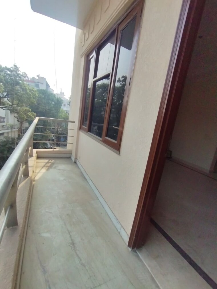 Balcony, south extension ii 3 Bedroom 2340 Sq.Ft. Builder Floor In South Extension ii Delhi 9536170