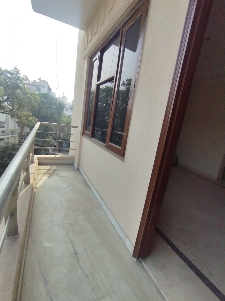 Balcony, south extension ii 3 Bedroom 2340 Sq.Ft. Builder Floor In South Extension ii Delhi 9536170