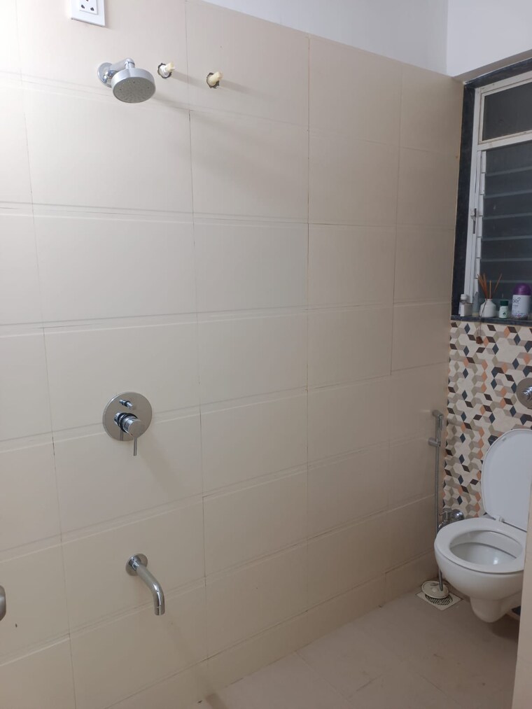 Bathroom, yash-florencia 3 Bedroom 927 Sq.Ft. Apartment In Kondhwa Pune 9536100