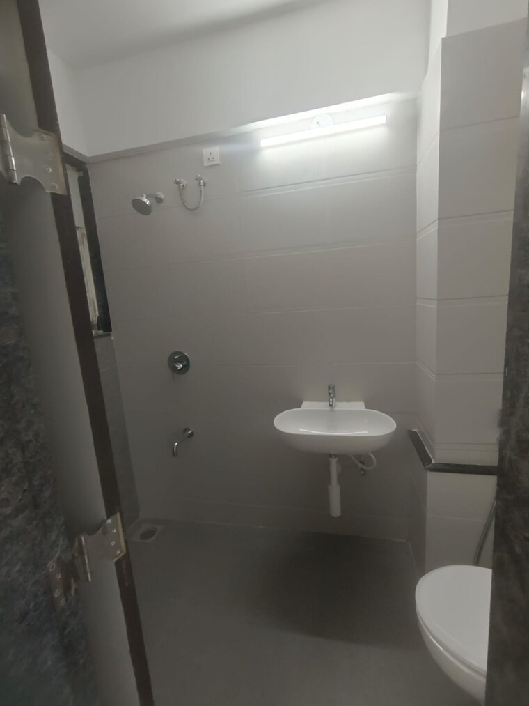 Bathroom, yash-florencia 3 Bedroom 943 Sq.Ft. Apartment In Kondhwa Pune 9536142