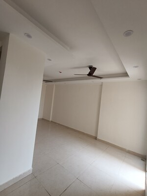 Room in 2 BHK Apartment at Signature Global Prime, Sector 63a – for Rent