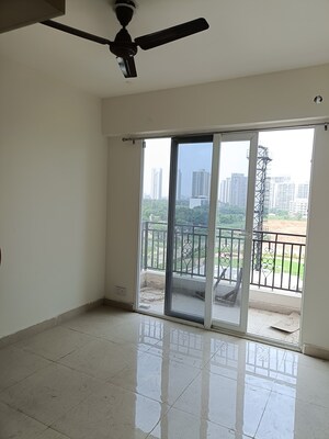 Room in 2 BHK Apartment at Signature Global Prime, Sector 63a – for Rent