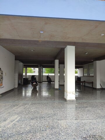 Parking in 3 BHK Builder Floor at Sector 57 – for Sale