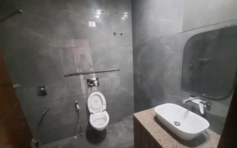 Bathroom, sector 10 3 Bedroom 2100 Sq.Ft. Builder Floor In Sector 10 Panchkula 9536208