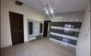 Room in 3 BHK Builder Floor at Sector 10 – for Rent