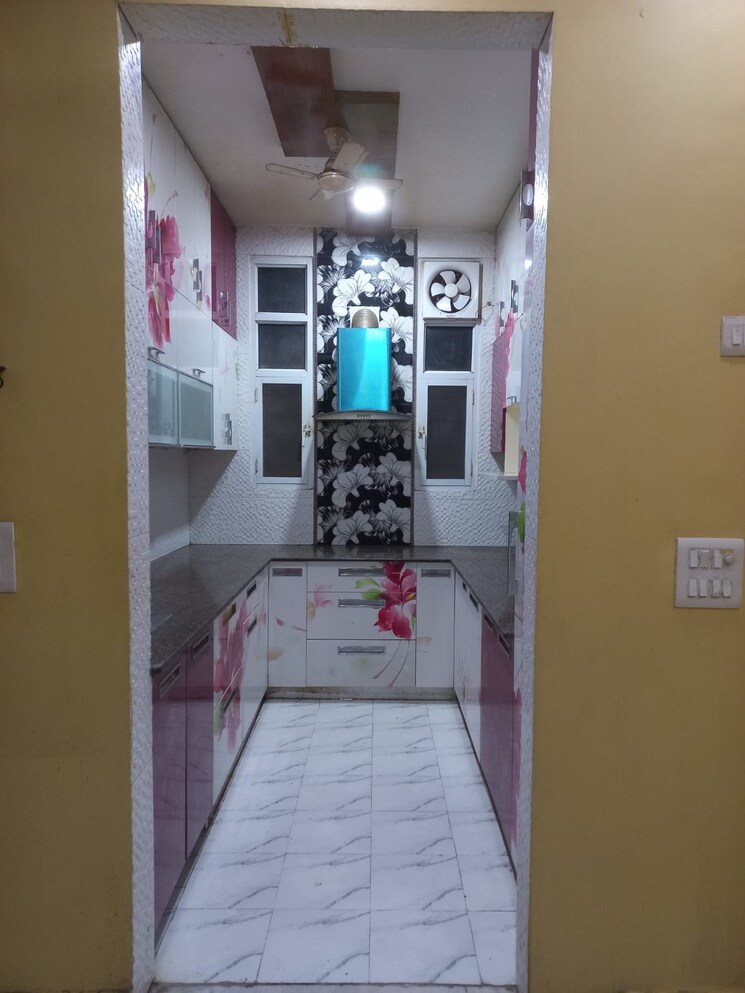 Kitchen, shri-ram-plaza-vaishali 2 Bedroom 1095 Sq.Ft. Builder Floor In Vaishali Sector 4 Ghaziabad 9536431