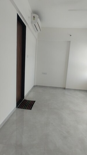 Room in 2 BHK Apartment at Dream Metropark County, Balewadi – for Rent