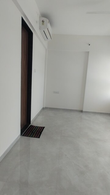 Room in 2 BHK Apartment at Dream Metropark County, Balewadi – for Rent