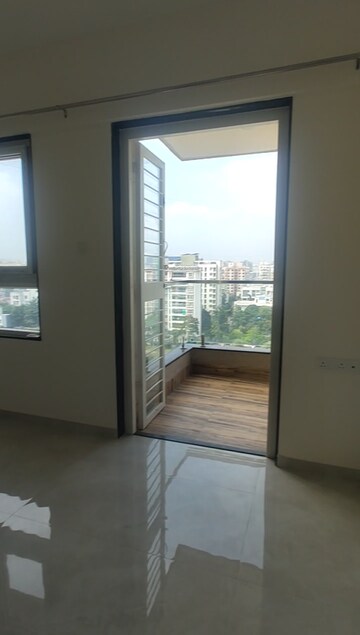 Room in 2 BHK Apartment at Dream Metropark County, Balewadi – for Rent