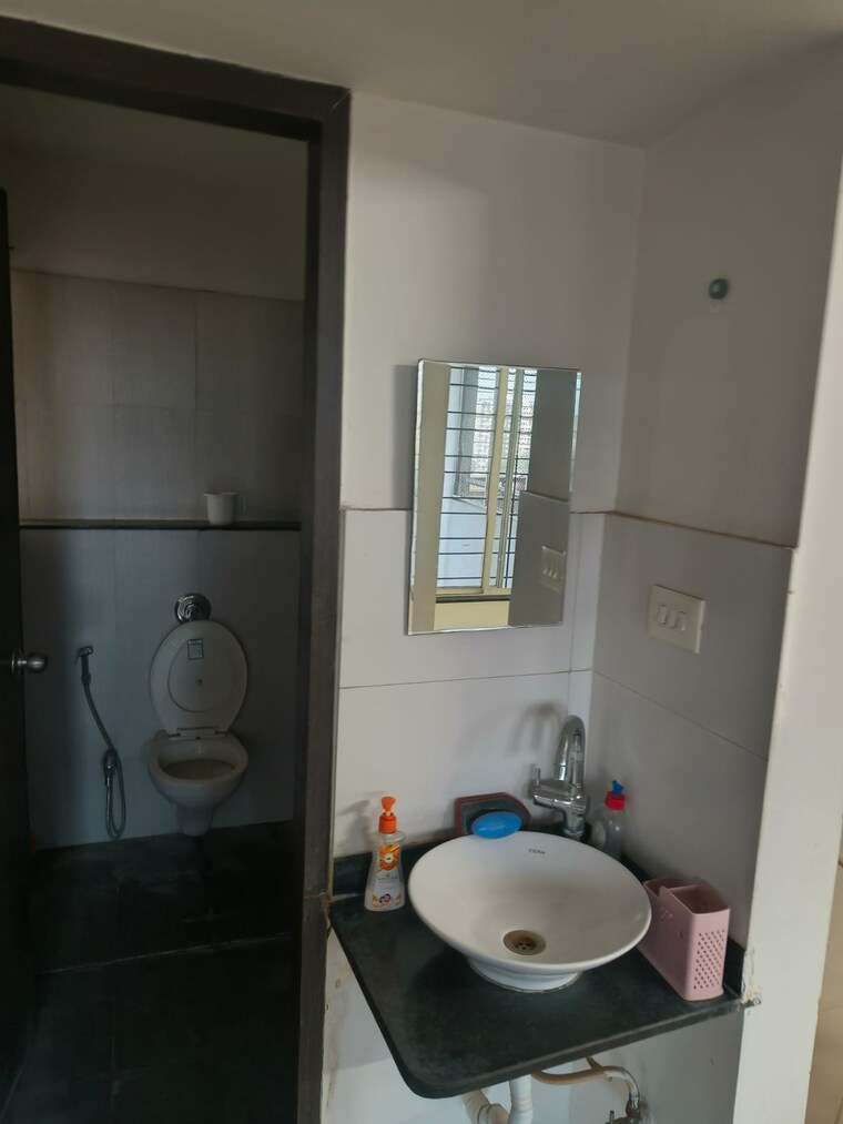 Bathroom, mantra-senses 2 Bedroom 919 Sq.Ft. Apartment In Handewadi Pune 9536320
