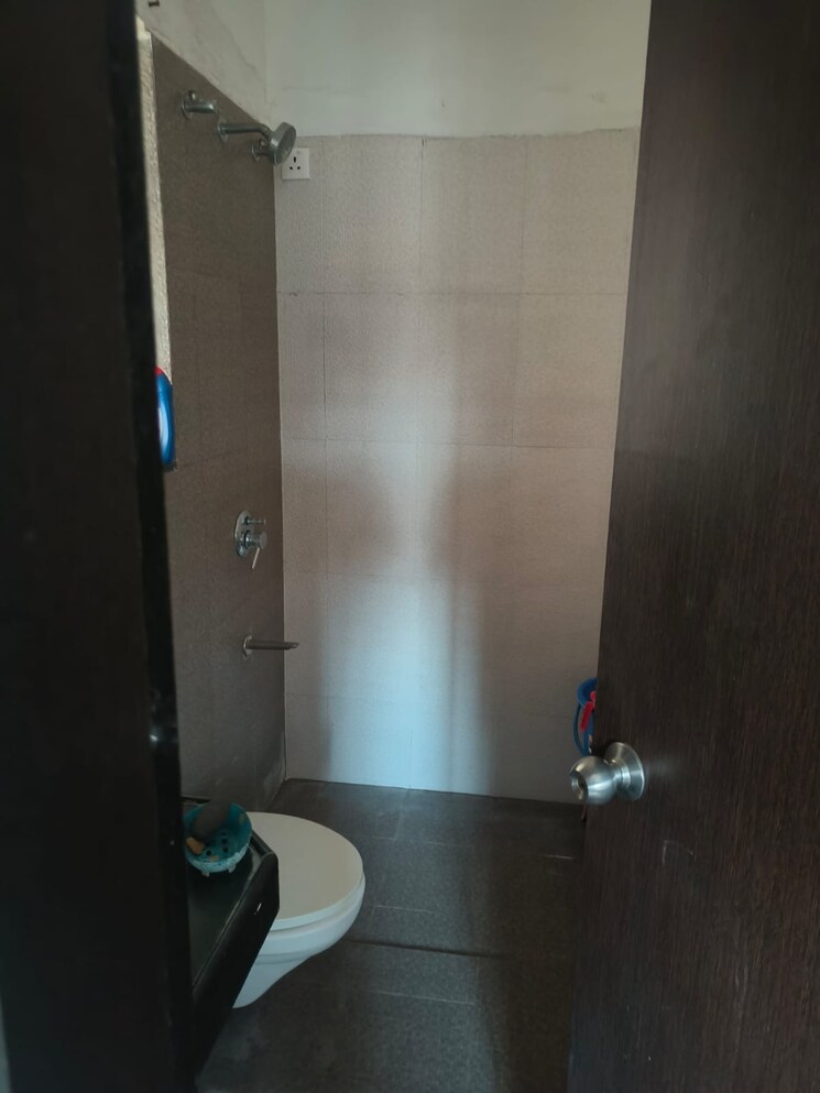 Bathroom, mantra-senses 2 Bedroom 919 Sq.Ft. Apartment In Handewadi Pune 9536320