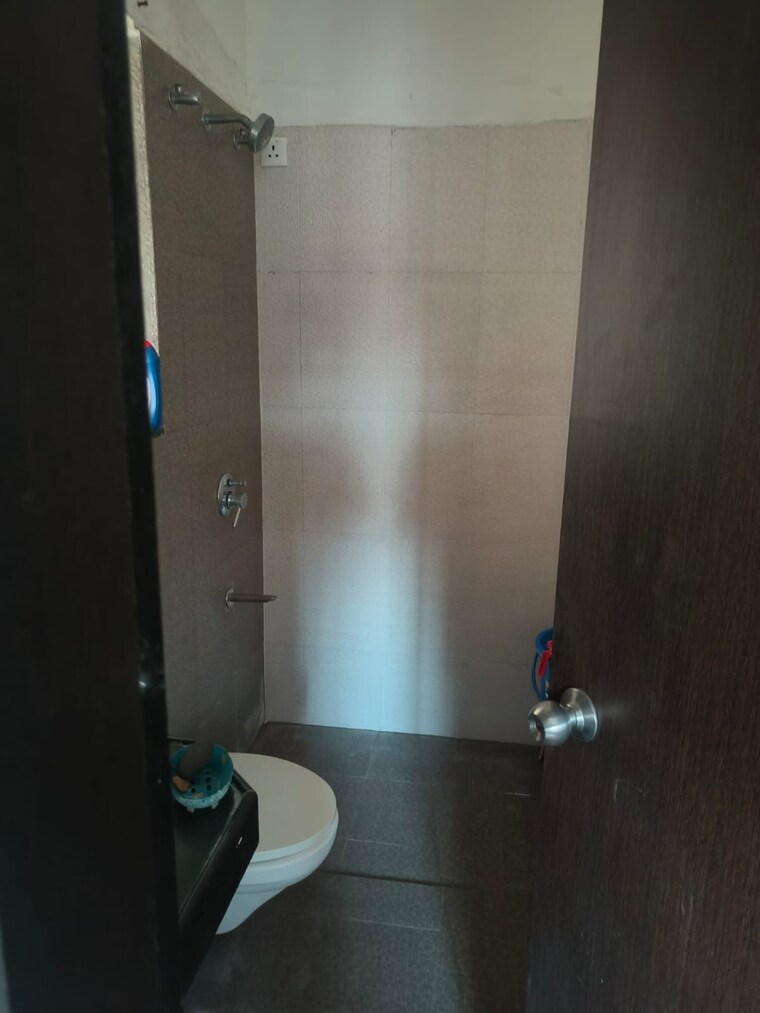 Bathroom, mantra-senses 2 Bedroom 919 Sq.Ft. Apartment In Handewadi Pune 9536320