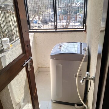 Balcony in 1 BHK Builder Floor at Ansal Royale Casa, Sector 55 – for Rent