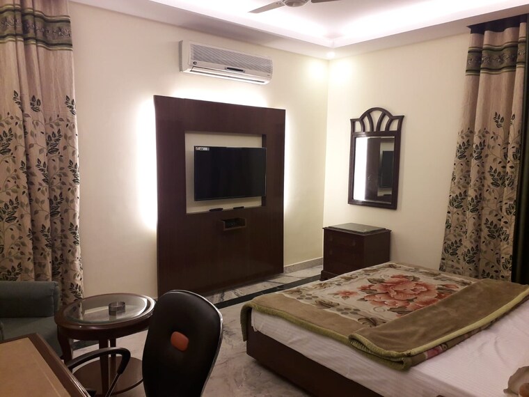 Living Room, safdarjung enclave 2 Bedroom 2700 Sq.Ft. Builder Floor In Safdarjung Enclave Delhi 9536377