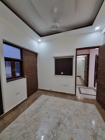 Room in 3 BHK Builder Floor at Hong Kong Bazaar, Sector 57 – for Rent