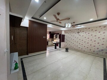 Room in 3 BHK Builder Floor at Hong Kong Bazaar, Sector 57 – for Rent