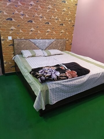 Bedroom in 3 BHK Apartment at Strategic Royal Court, Sector 16 Greater Noida – for Rent