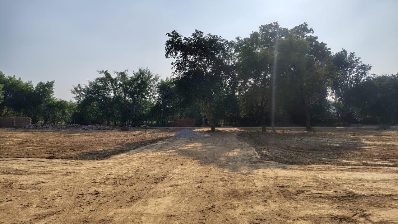 Plot For Sale in Priyanka Bajpai Propertie