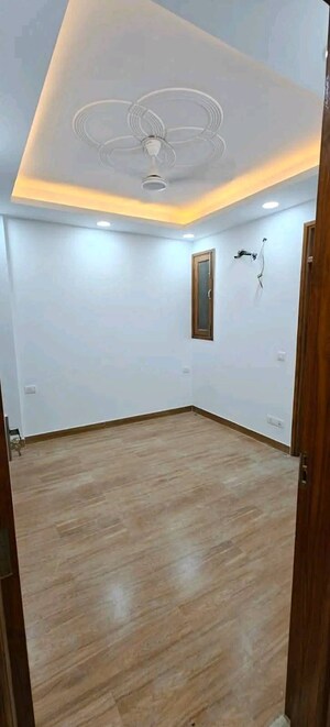 Room in 2 BHK Builder Floor at Saket – for Rent