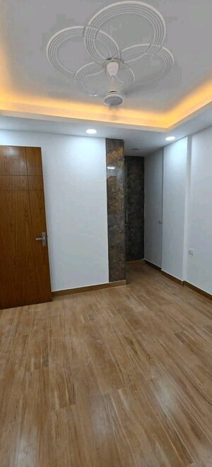 Room in 2 BHK Builder Floor at Saket – for Rent