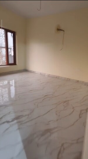 Room in 3 BHK Apartment at Wave City, Wave City – for Rent