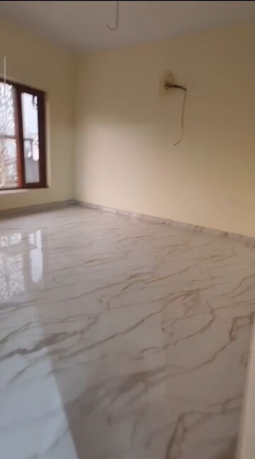 Room in 3 BHK Apartment at Wave City, Wave City – for Rent