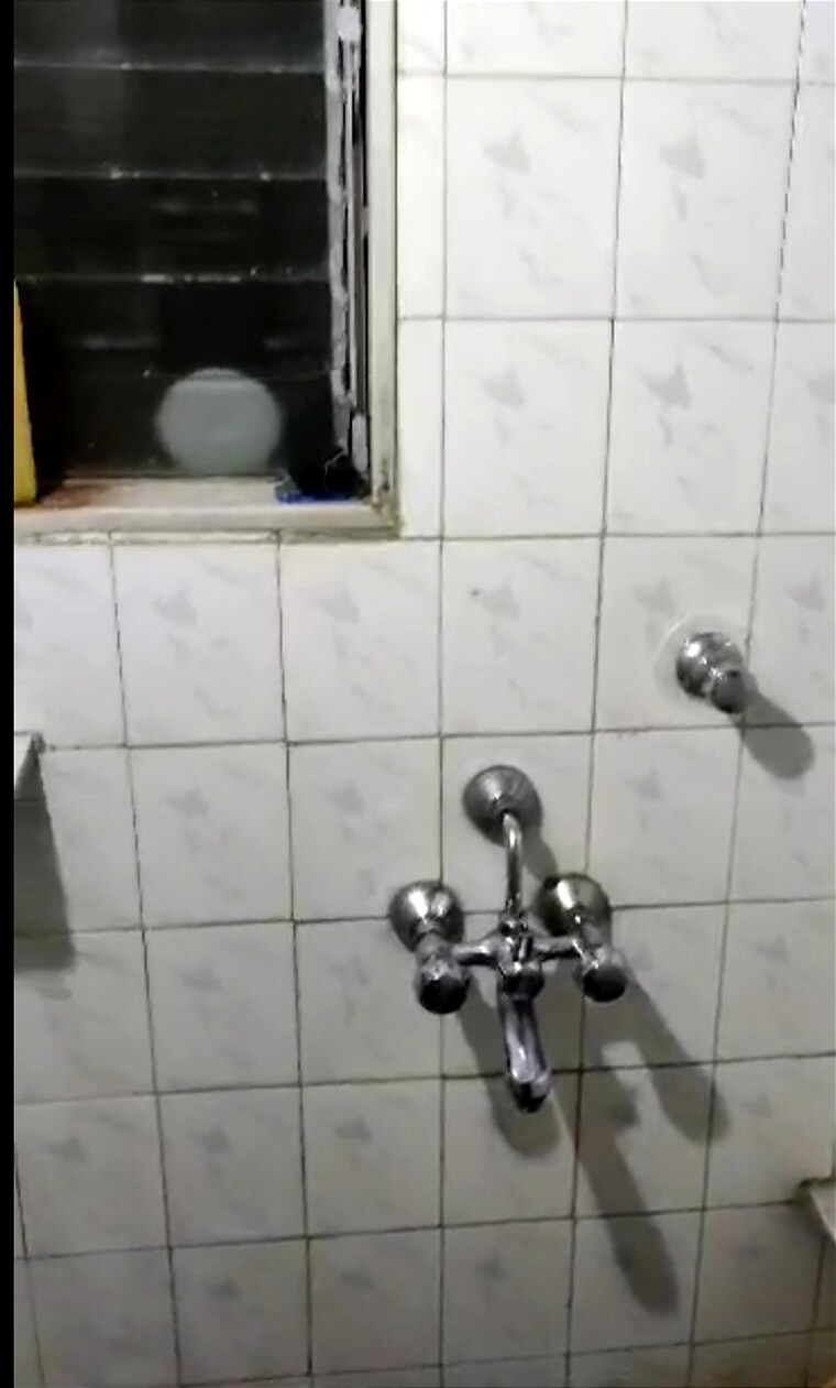 Bathroom, matunga east 1 Bedroom 501 Sq.Ft. Apartment In Matunga East Mumbai 9536517