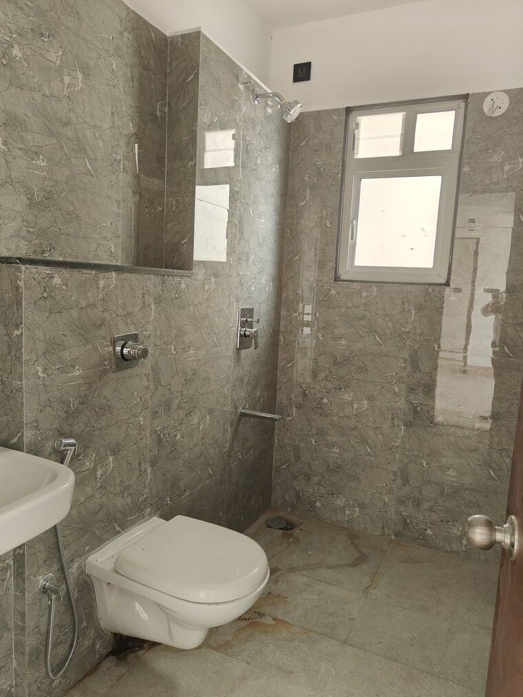 Bathroom, vtp-leonara 2 Bedroom 806 Sq.Ft. Apartment In Mahalunge Pune 9536589