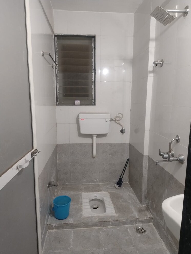 Bathroom, sector 37 4 Bedroom 2055 Sq.Ft. Builder Floor In Sector 37 Faridabad 9536577