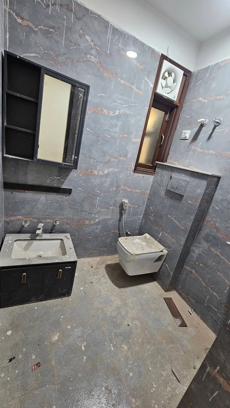 Bathroom, chattarpur 2 Bedroom 850 Sq.Ft. Builder Floor In Chattarpur Delhi 9536642