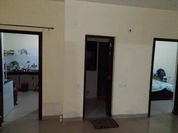 Room in 2.5 BHK Apartment at Wave Aranyam Valley, Sector 2 Wave City – for Rent