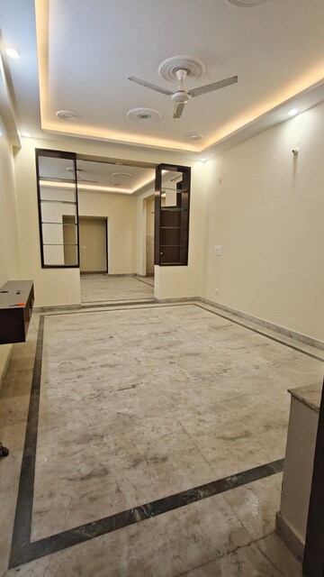 Room in 3 BHK Builder Floor at Ardee City, Sector 52 – for Rent