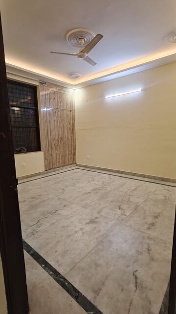 Room in 3 BHK Builder Floor at Ardee City, Sector 52 – for Rent
