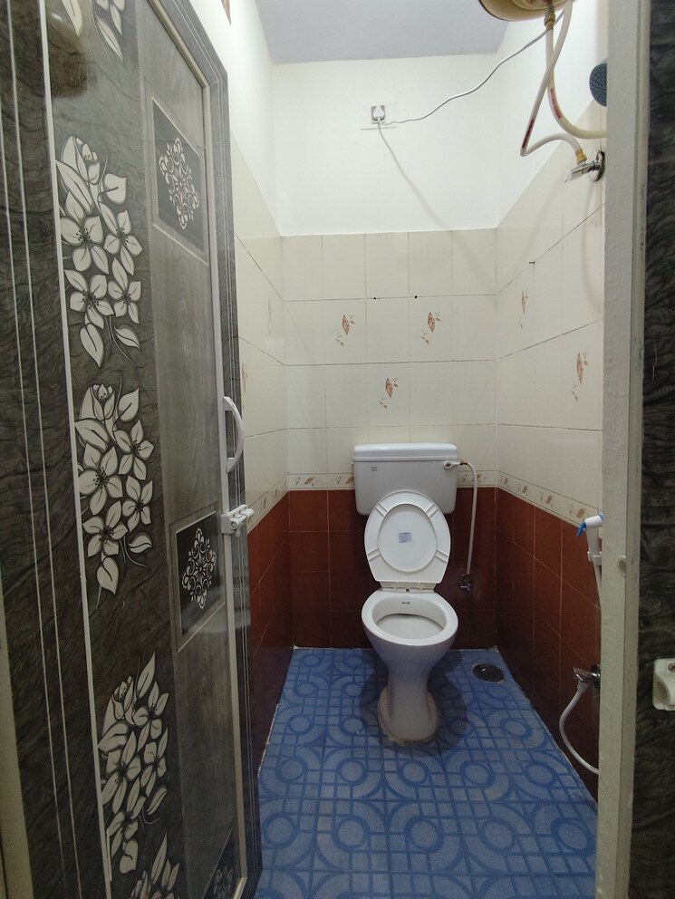 Bathroom, btm layout 1 Bedroom 500 Sq.Ft. Builder Floor In Btm Layout Bangalore 9536818