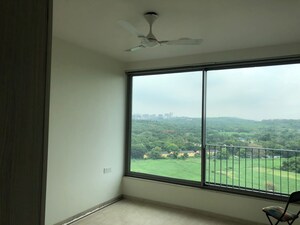Room in 3 BHK Apartment at Oberoi Realty Esquire, Goregaon East – for Rent