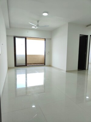 Room in 2 BHK Apartment at Versova – for Rent