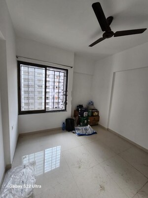 Room in 2 BHK Apartment at Roshan Milestone, Tathawade – for Rent