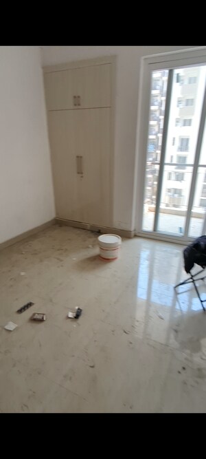 Room in 3 BHK Apartment at Amrapali Leisure Park, Amrapali Leisure Valley – for Rent