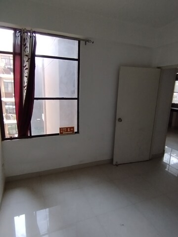 Room in 2 BHK Apartment at Signature Global Synera, Sector 81 – for Sale