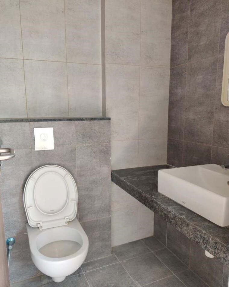 Bathroom, park-express 2 Bedroom 1000 Sq.Ft. Apartment In Baner Pune 9536919