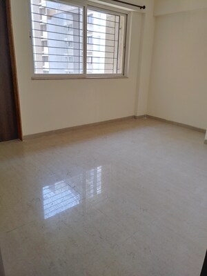 Room in 3 BHK Apartment at Park Express, Baner – for Rent