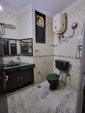 Bathroom in 3 BHK Apartment at DLF Building 10, Dlf Phase ii – for Rent