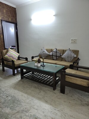 Living Room in 3 BHK Apartment at DLF Building 10, Dlf Phase ii – for Rent