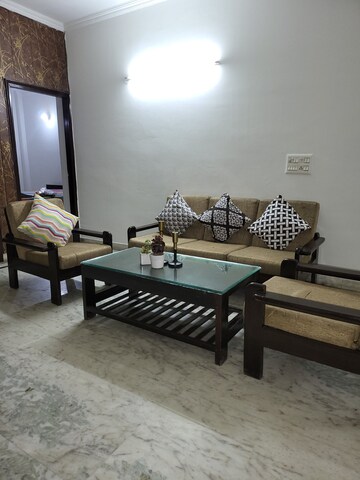 Living Room in 3 BHK Apartment at DLF Building 10, Dlf Phase ii – for Rent