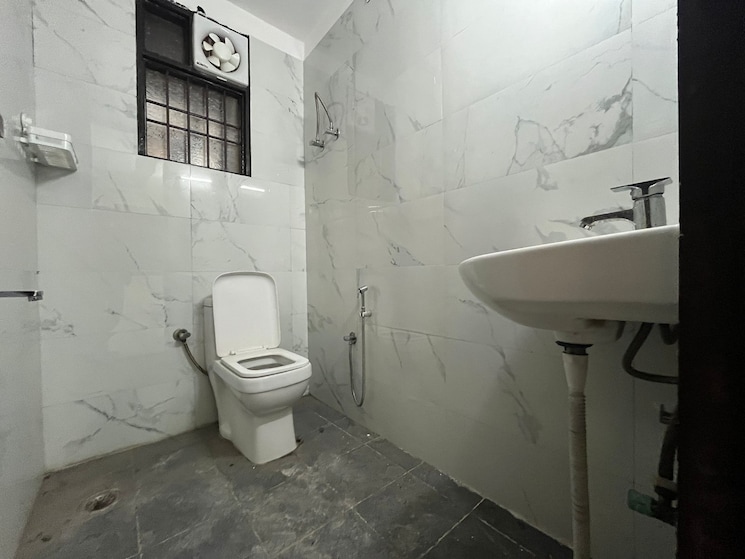 Bathroom, risland-sky-mansion 3 Bedroom 1200 Sq.Ft. Builder Floor In Chattarpur Delhi 9537125
