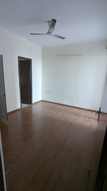 Room in 2 BHK Apartment at Amrapali Leisure Park, Amrapali Leisure Valley – for Rent